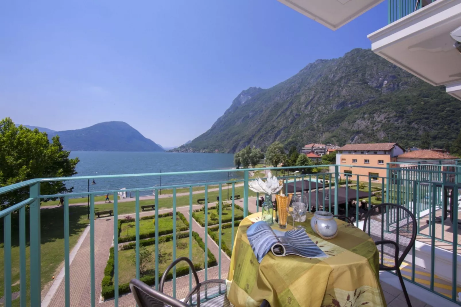 RESIDENCE PORTO LETIZIA - PALACE-2ROOM APT 6 PAX LAKE VIEW DELUXE 8210 - P2LD6 - Terrasbalkon