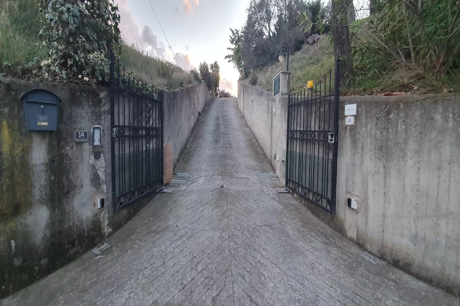 Charmante Villa mit drei Apartments und Meerblick KReidl-Hal-ontvangst