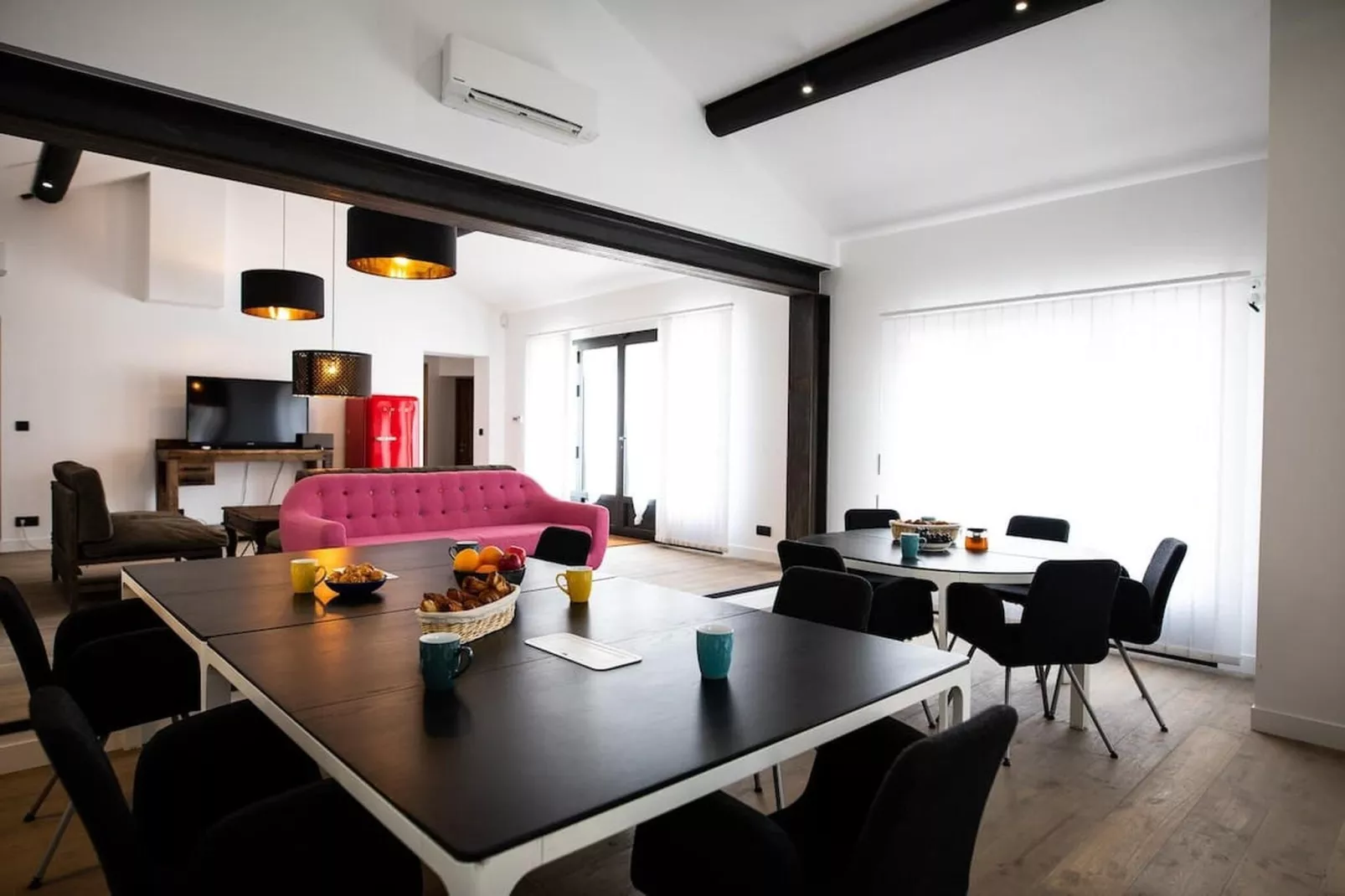 Charmant Mas Provençal avec piscine et jacuzzis-Eetkamer