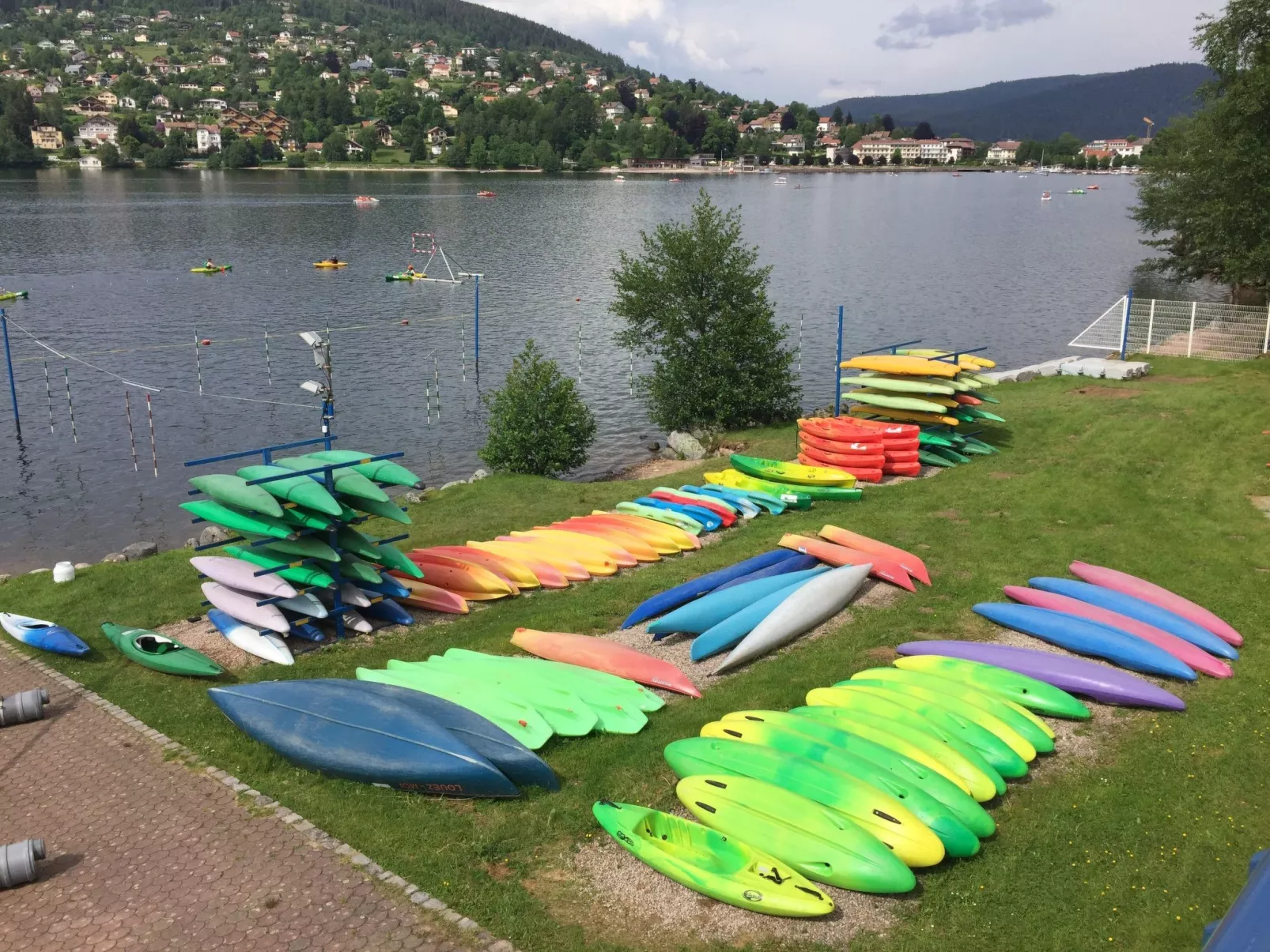 Chalet "Le Flocon Bleu" mit Blick auf das Wasser - Image-tags.info