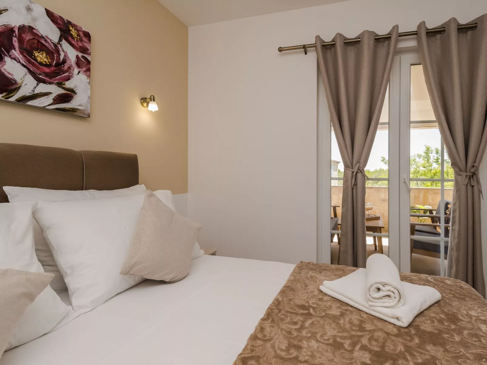 Neue Steinvilla mit beheiztem Pool in Strandnähe - Image-tags.info