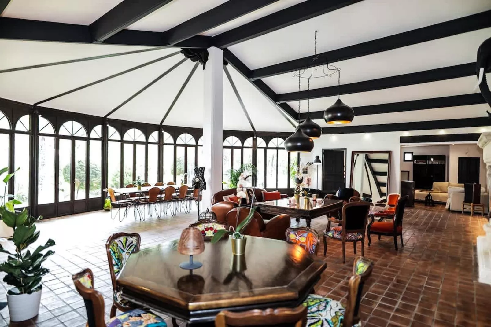 Charmant Mas Provençal avec piscine et jacuzzis-Eetkamer