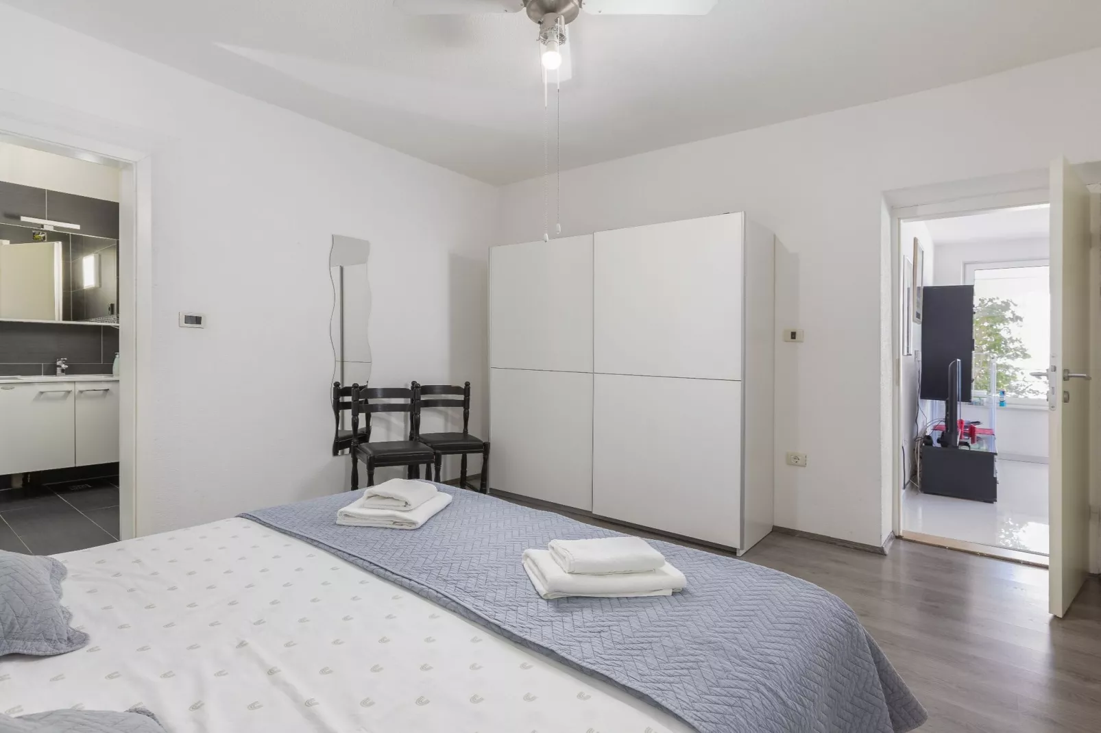 Villa Blanka - Six Bedroom Villa with Swimming Pool and Sea View-Slaapkamer