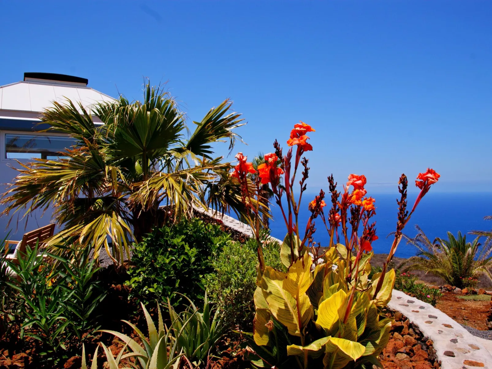 Moderne Architekten-Villa mit Infinity-Pool und Meerblick - Image-tags.info