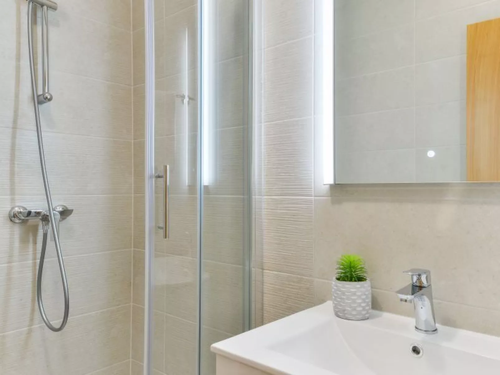 Vila Megy -  ID 2209 - Image-tags.info