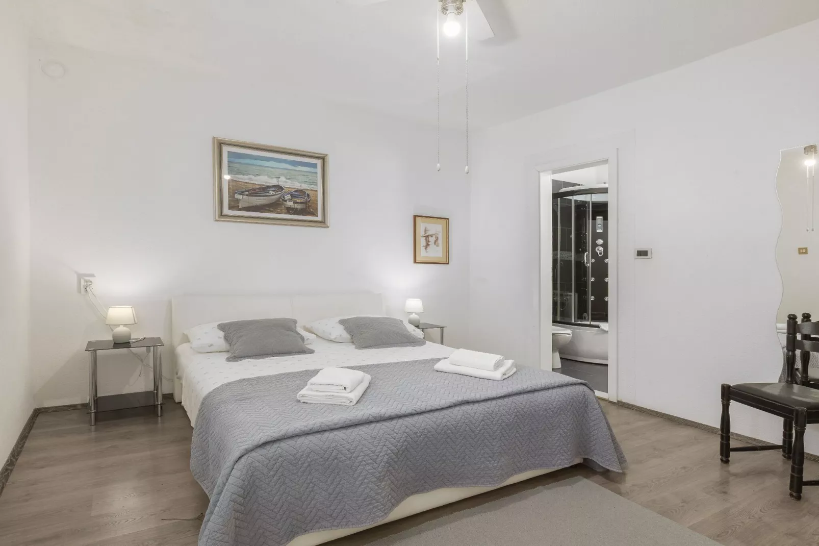 Villa Blanka - Six Bedroom Villa with Swimming Pool and Sea View-Slaapkamer