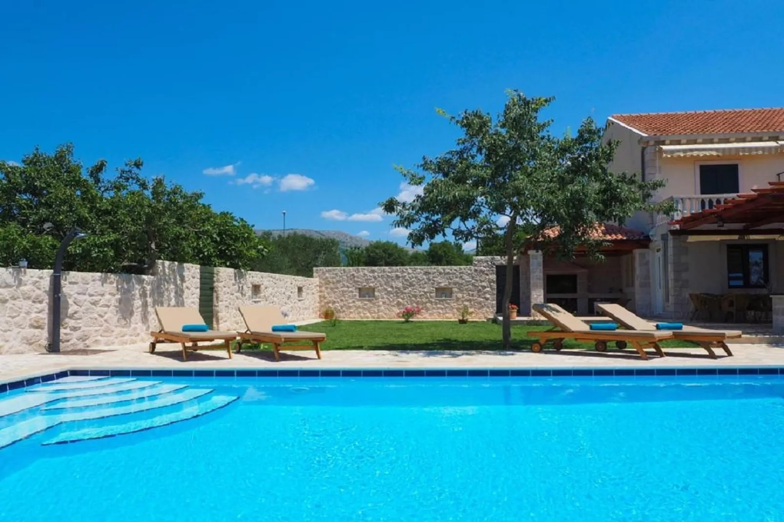 Villa Antonija - Four-Bedroom Villa with Terrace and Private Pool - Zwembad