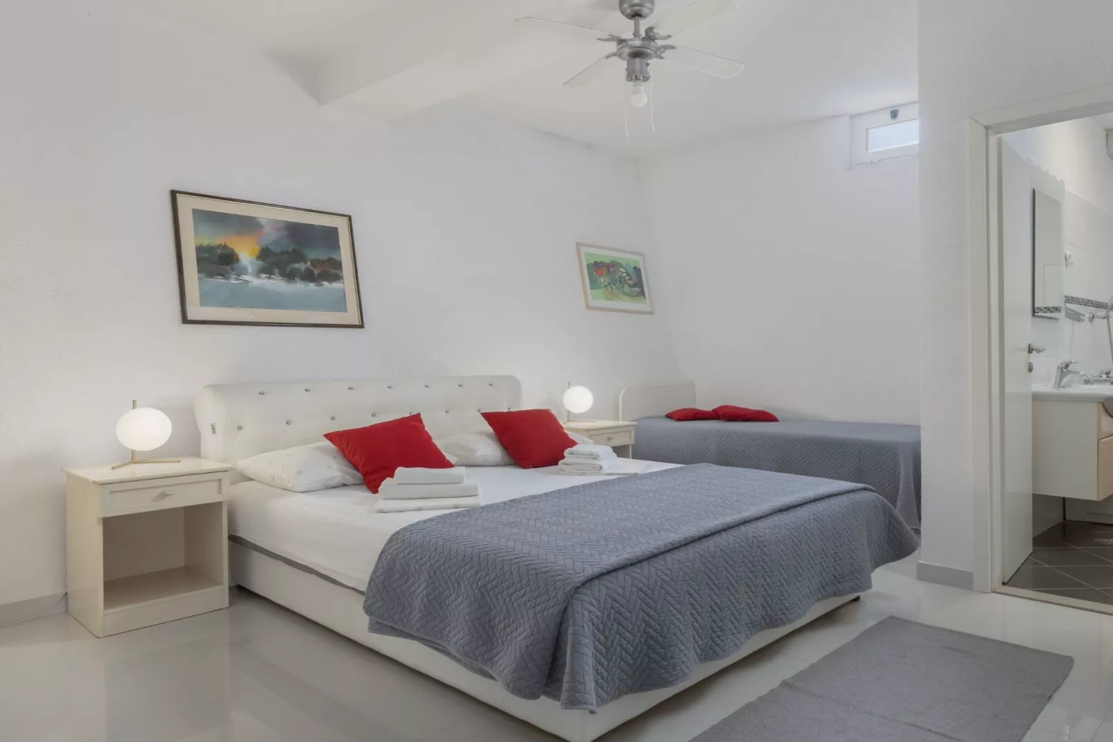 Villa Blanka - Six Bedroom Villa with Swimming Pool and Sea View-Slaapkamer