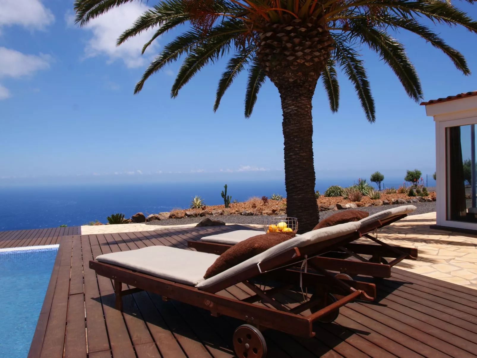 Romantische Ferienvilla mit Infinity-Pool und Panoramameerblick - Image-tags.info