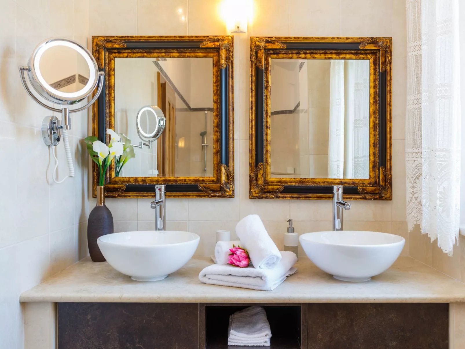 Villa Kamenica  im mediterranen Stil mit Innen- und Außenpool - Image-tags.info