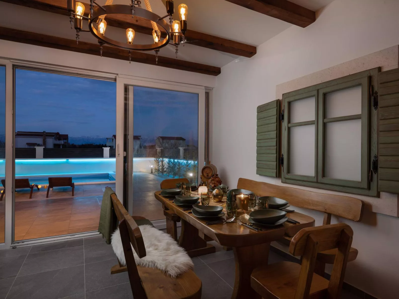 Villa in Strandnähe, Pool, Kinderspielplatz - Image-tags.info