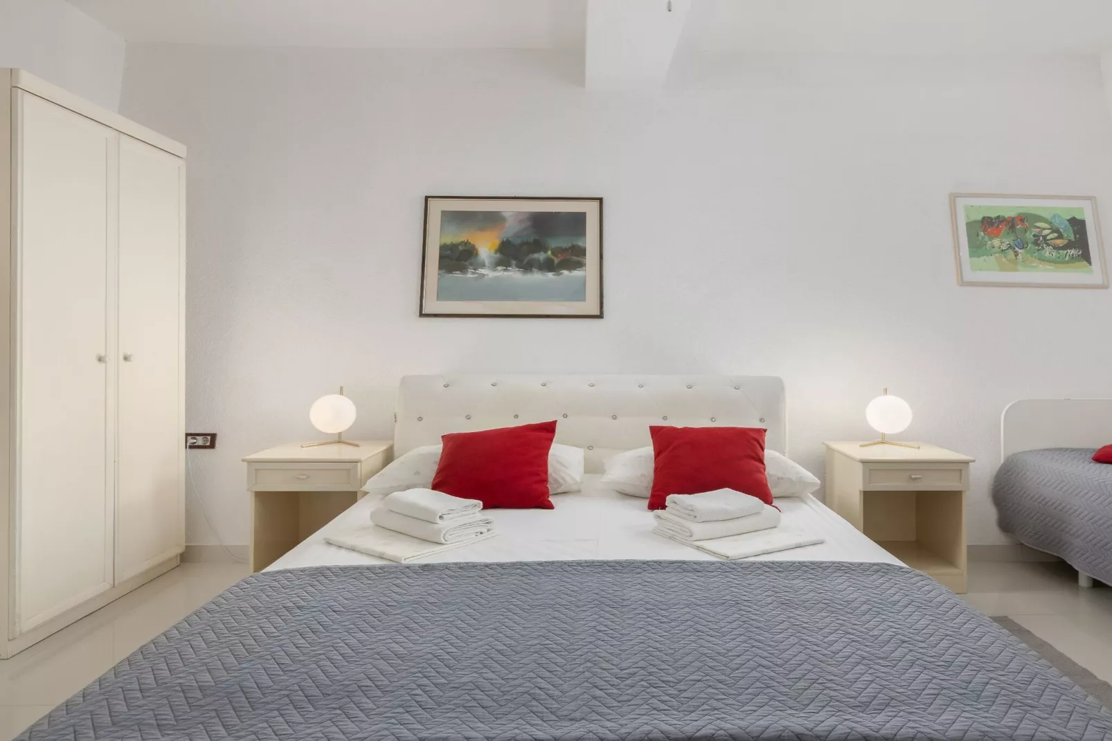 Villa Blanka - Six Bedroom Villa with Swimming Pool and Sea View-Slaapkamer