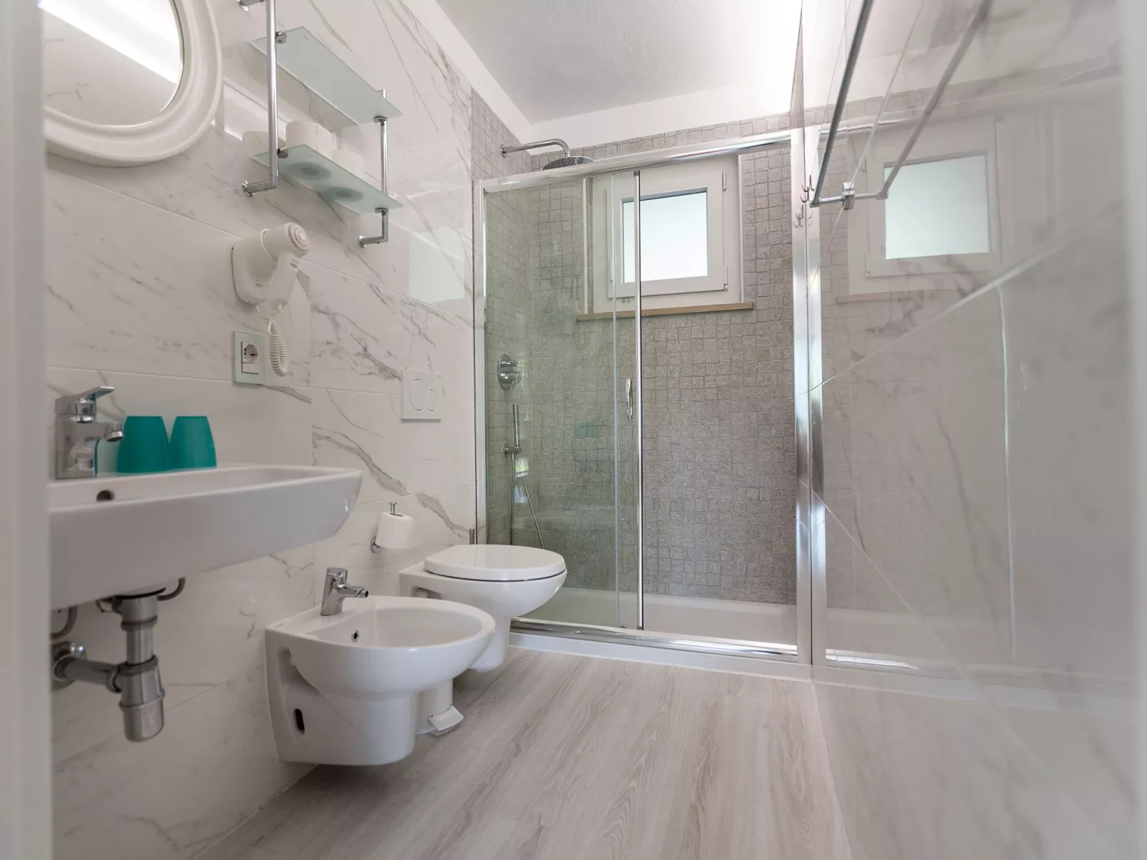 Zwei-Zimmer-Wohnung mit Seeblick, Grill und Gemeinschaftspool - Image-tags.info