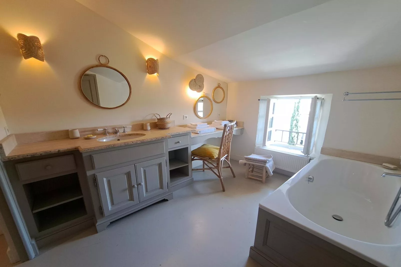 Mas Maillane demeure du XVIIIe entièrement rénové-Badkamer