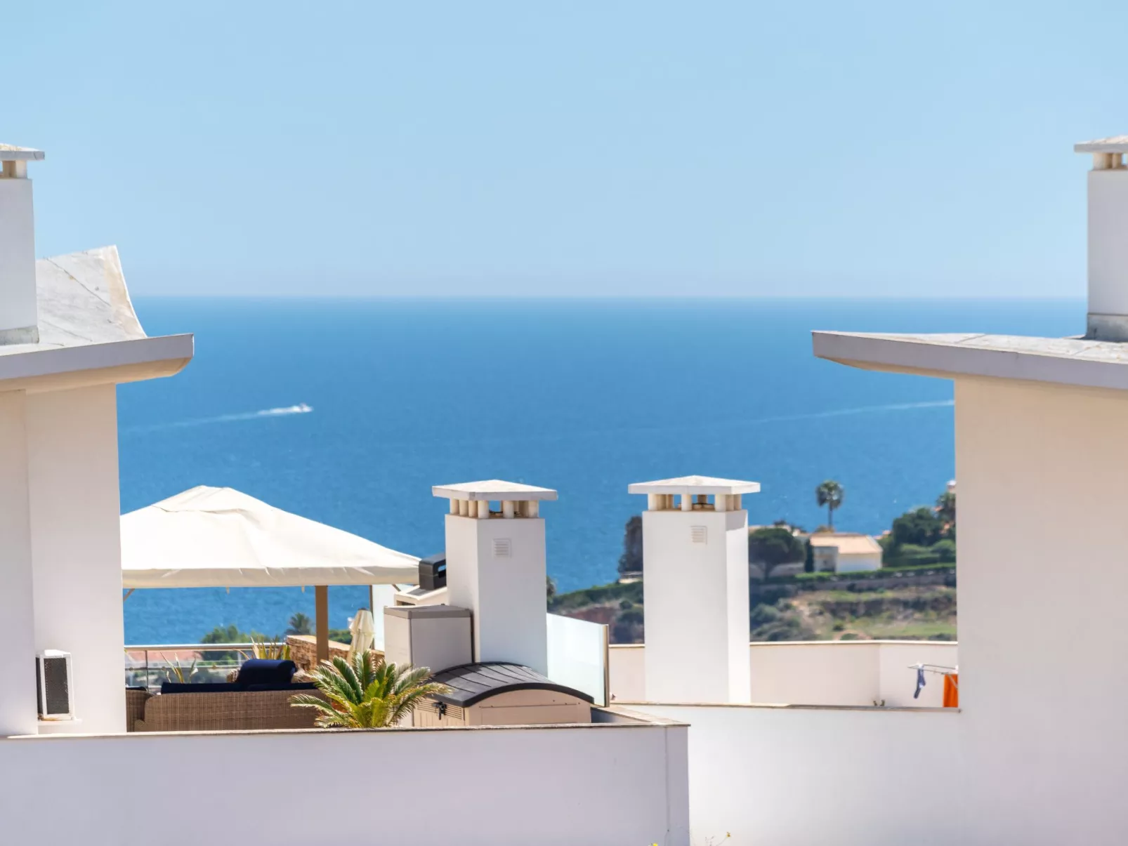 "Elena 2" mit Blick auf das Wasser - Image-tags.info