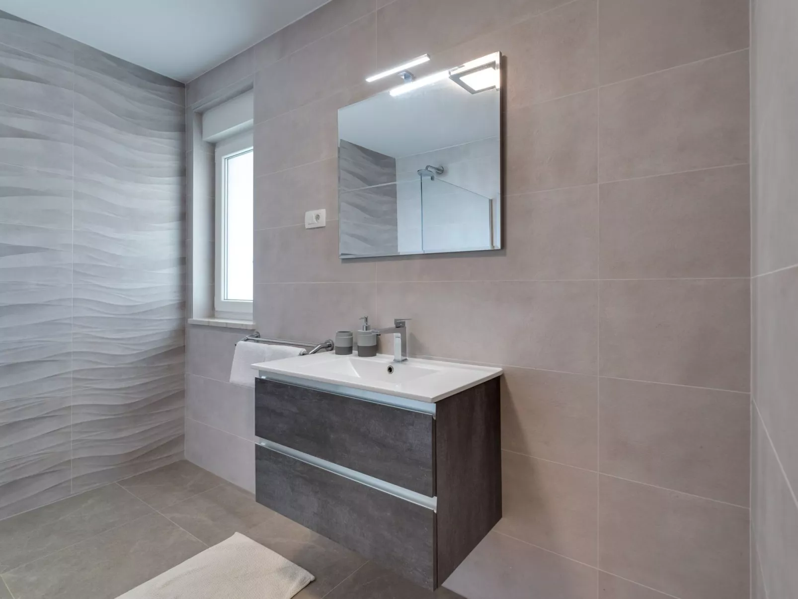 Schone Villa mit Pool, Meerblick, Strand - Image-tags.info