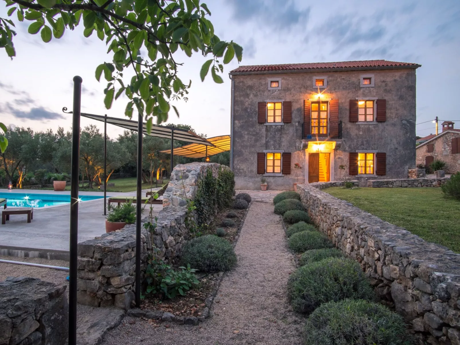 Villa mit Pool, Olivengarten und Meerblick - Image-tags.info