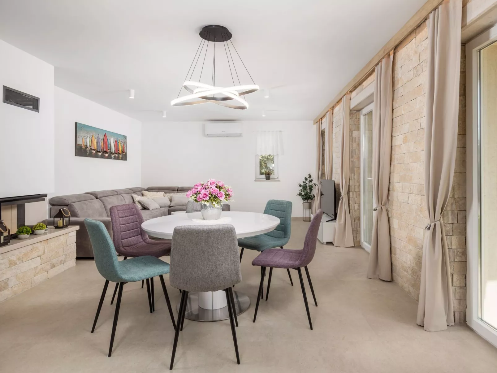 Romantische Villa mit Pool, umgeben von Natur - Image-tags.info