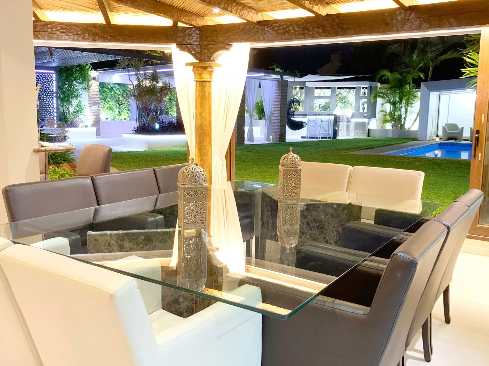 In der Nähe des Strandes, beheiztes Schwimmbad, Spielraum, Spielzimmer, etc - Binnen