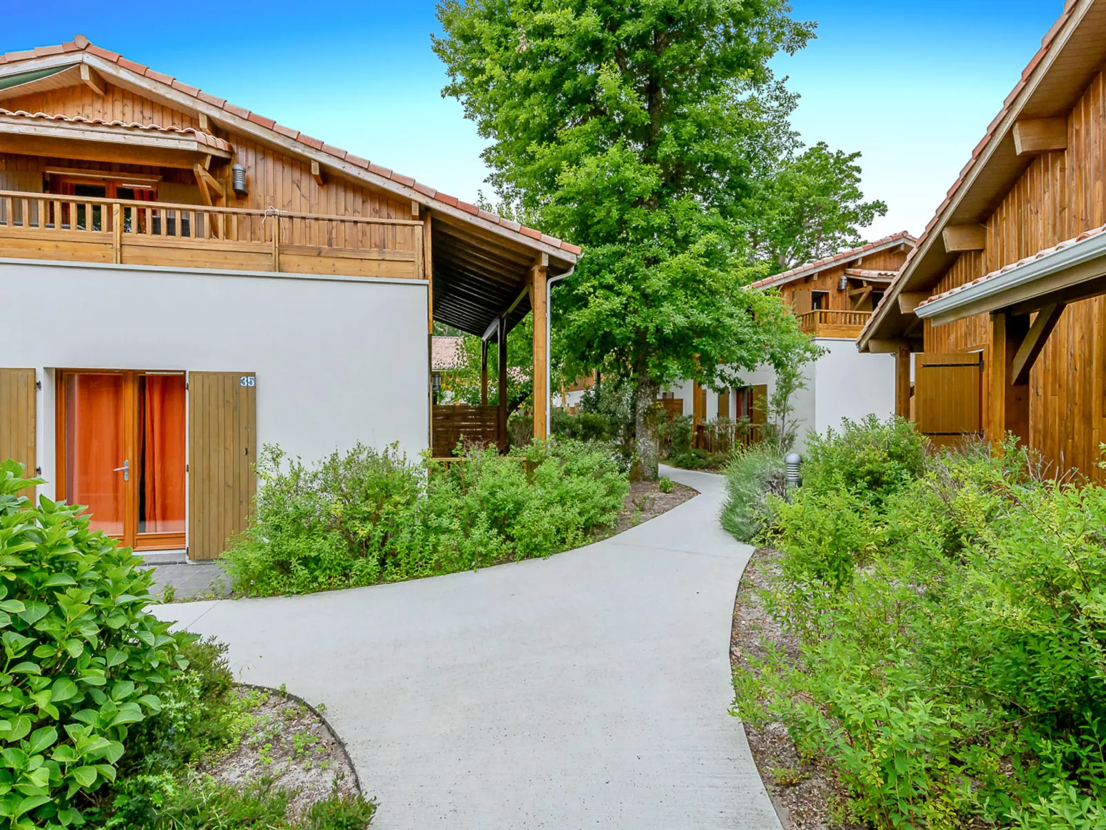 Les Rives du Lac-Buiten