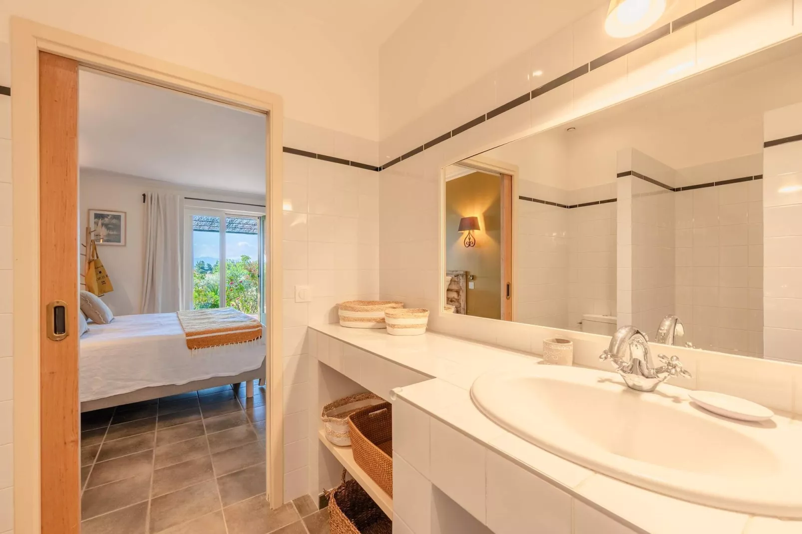 Le Mas Elaïa  votre havre familial avec piscine privée-Badkamer