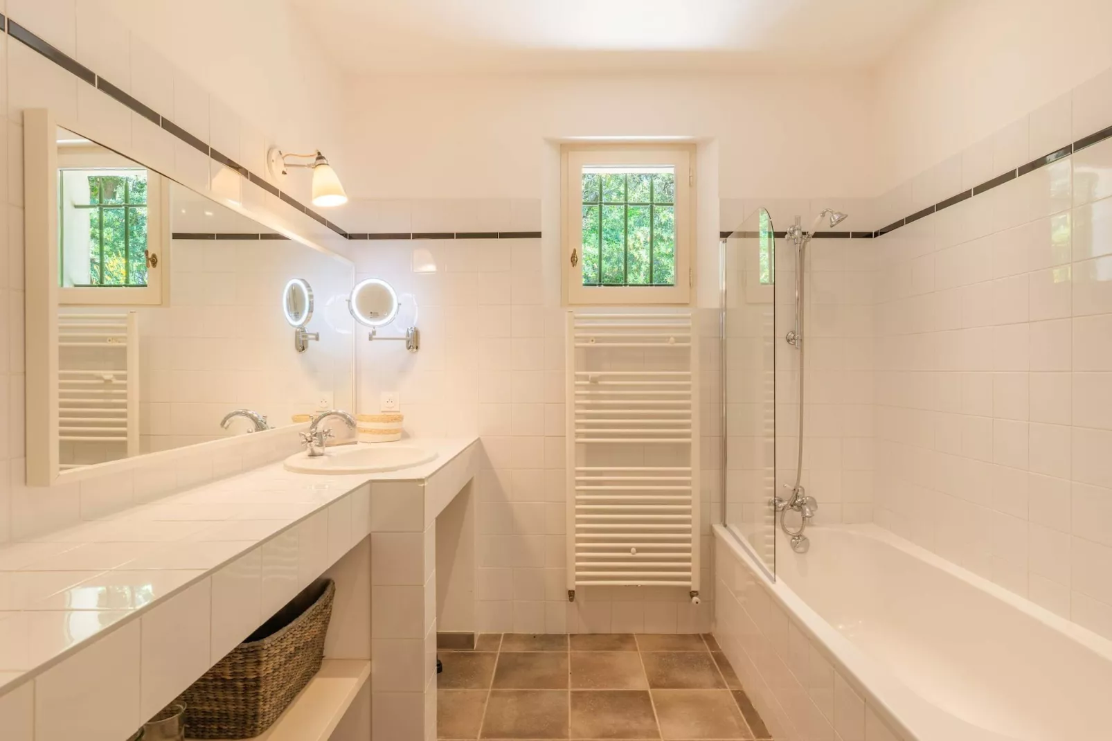 Le Mas Elaïa  votre havre familial avec piscine privée-Badkamer