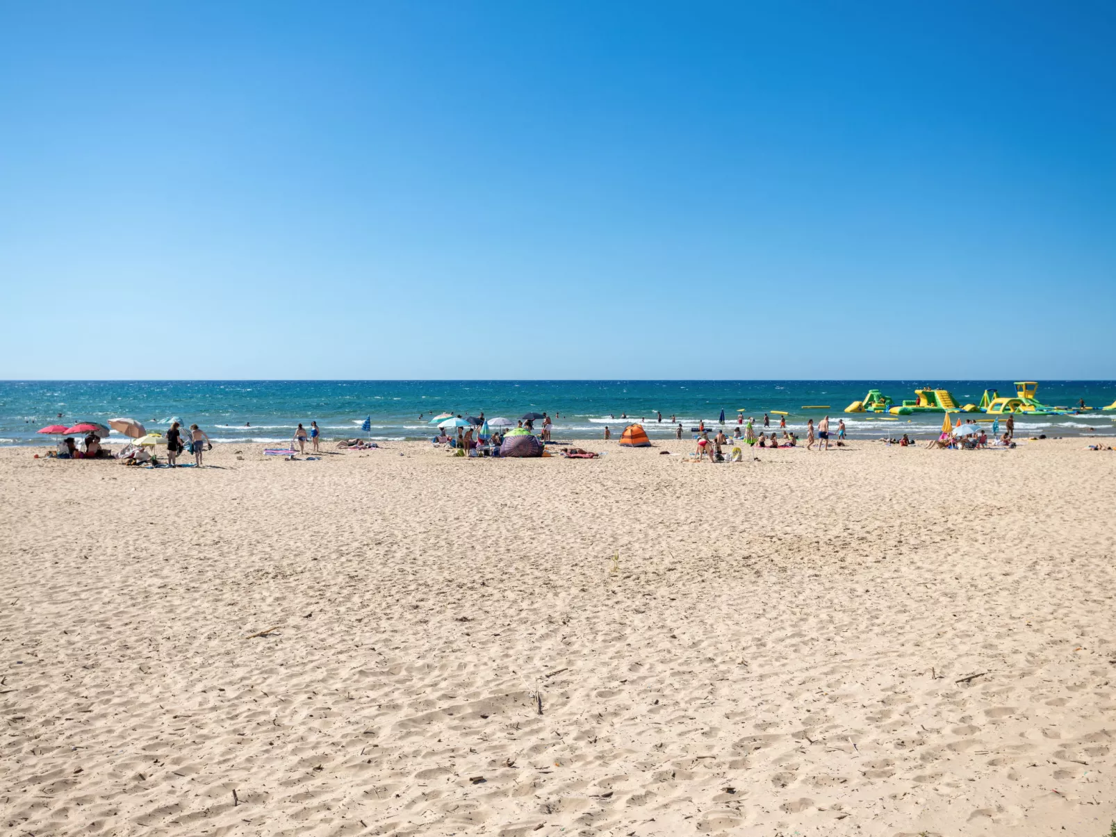 Lila Wohnung mit Schwimmbad und Meerblick - Omgeving
