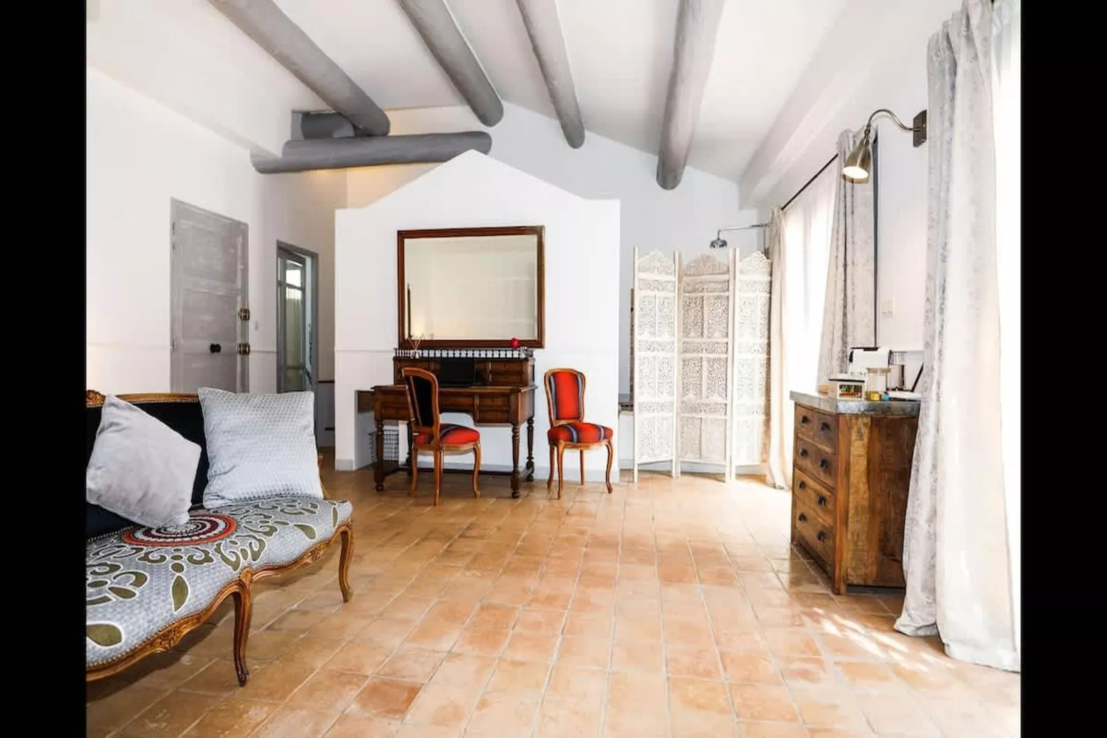 Charmant Mas Provençal avec piscine et jacuzzis-Slaapkamer