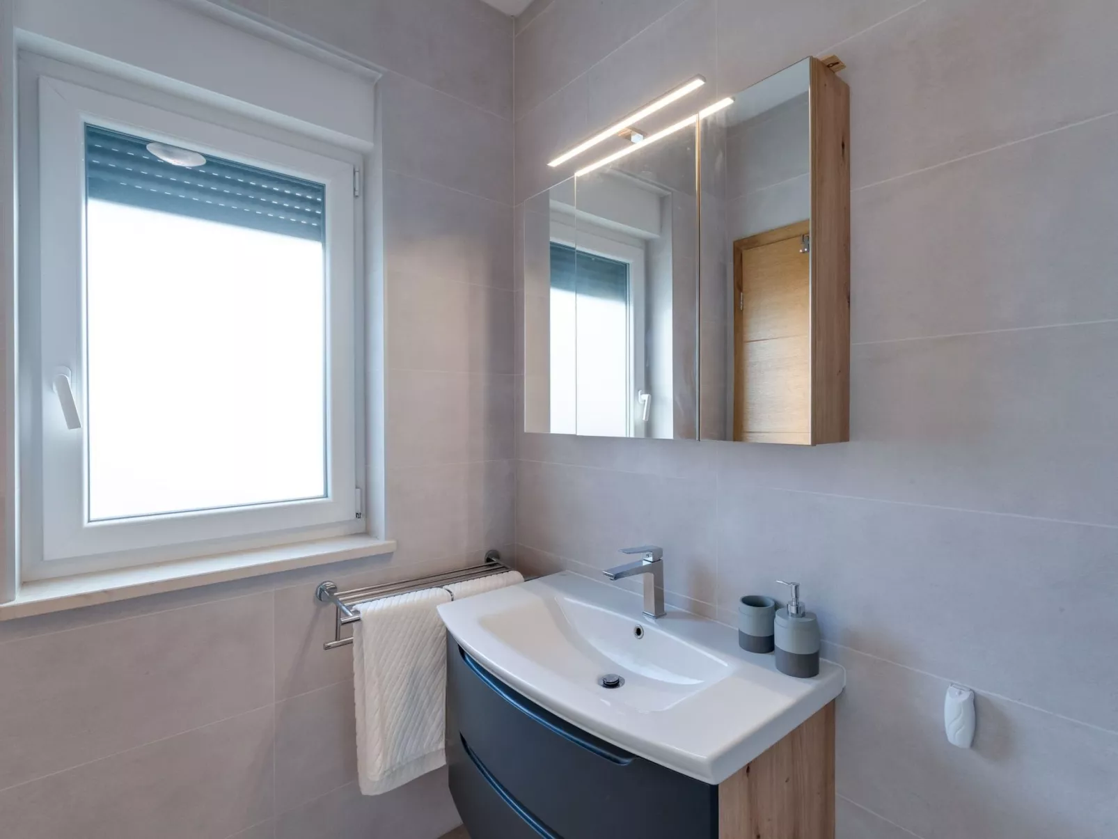 Schone Villa mit Pool, Meerblick, Strand - Image-tags.info