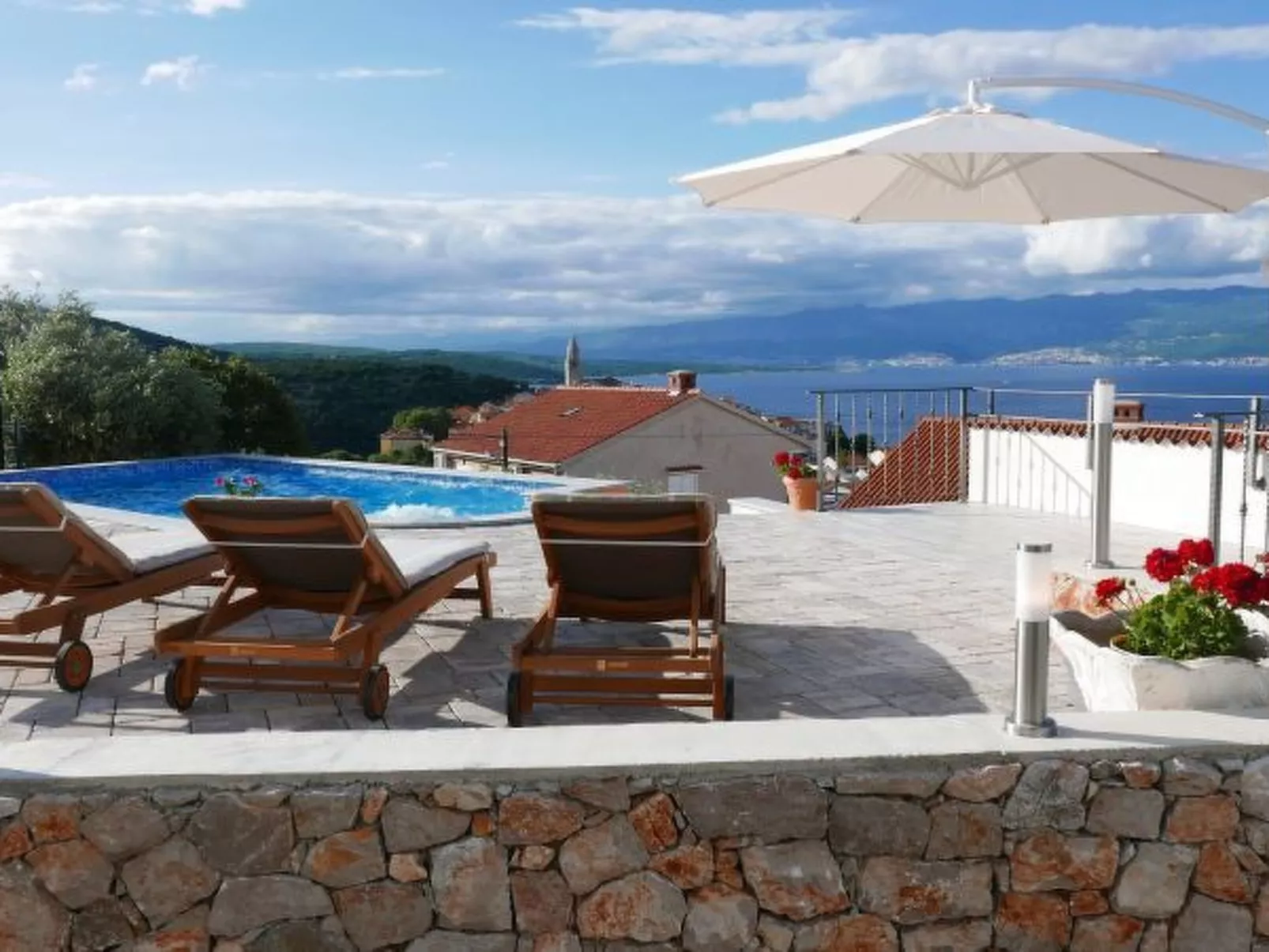 Luxuriöse Villa mit Pool und fantastischem Meerblick - Image-tags.info