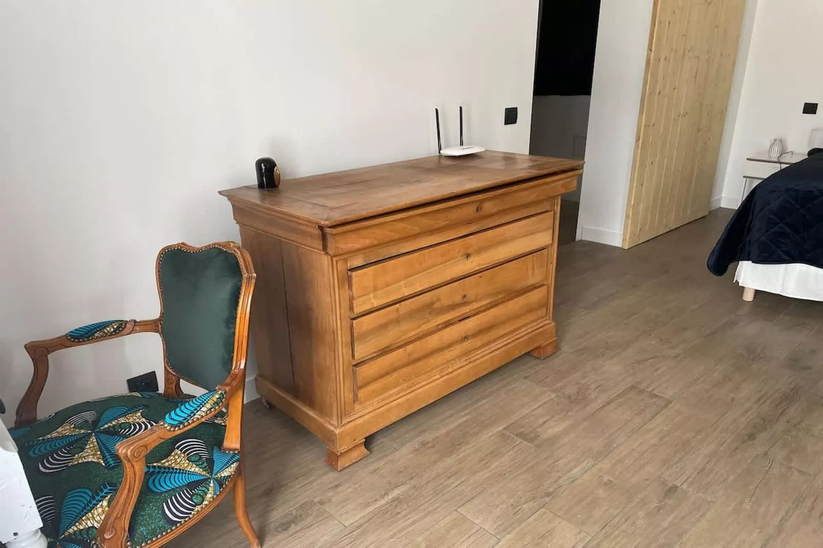 Charmant Mas Provençal avec piscine et jacuzzis-Slaapkamer