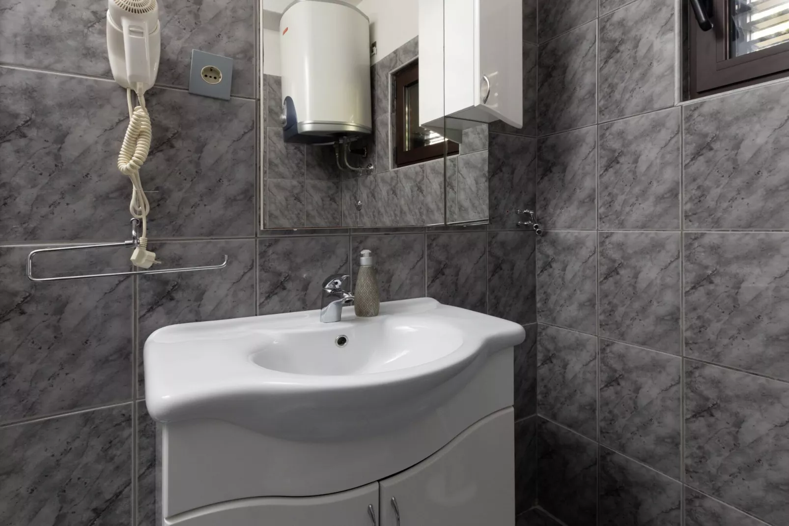 Villa Blanka - Six Bedroom Villa with Swimming Pool and Sea View-Badkamer