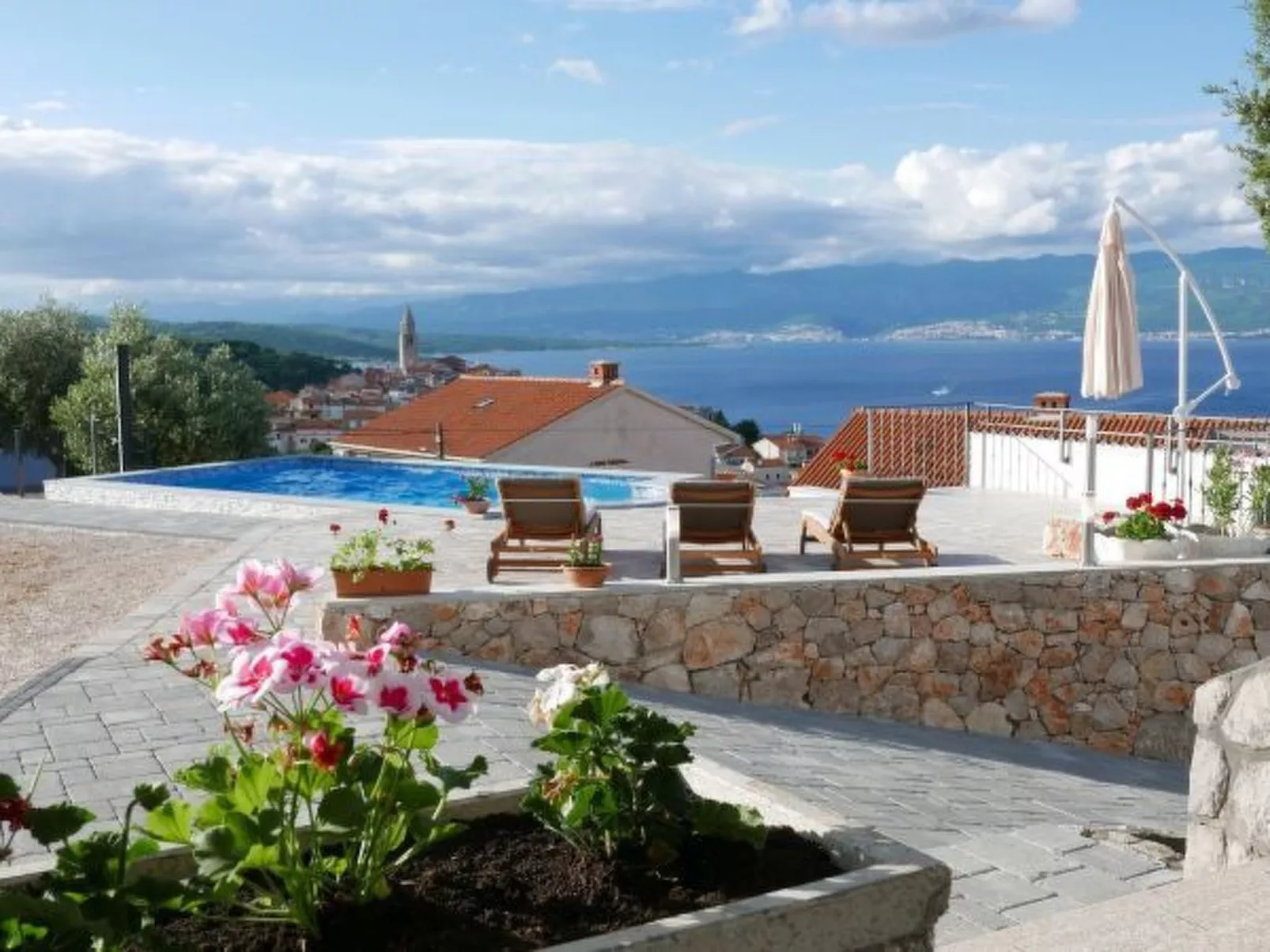 Luxuriöse Villa mit Pool und fantastischem Meerblick - Image-tags.info