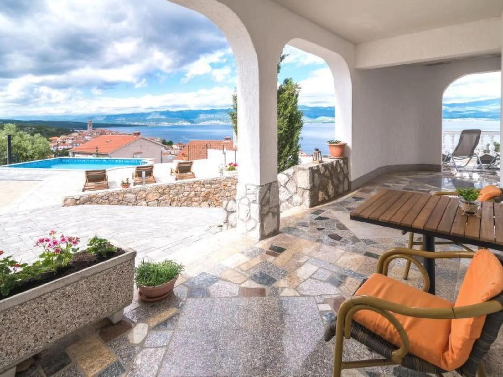 Luxuriöse Villa mit Pool und fantastischem Meerblick - Image-tags.info