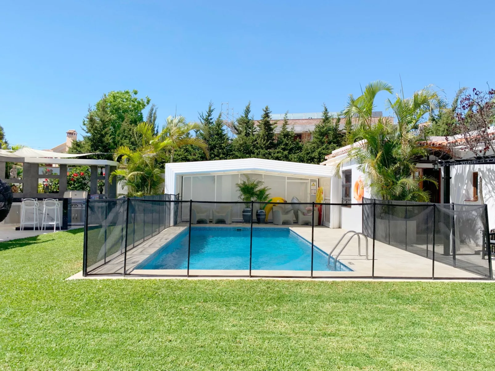 In der Nähe des Strandes, beheiztes Schwimmbad, Spielraum, Spielzimmer, etc - Buiten