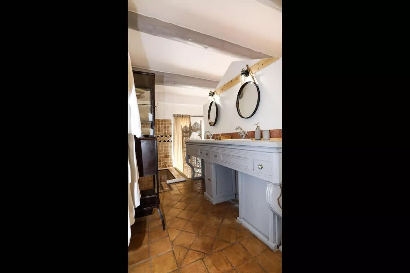 Charmant Mas Provençal avec piscine et jacuzzis-Badkamer