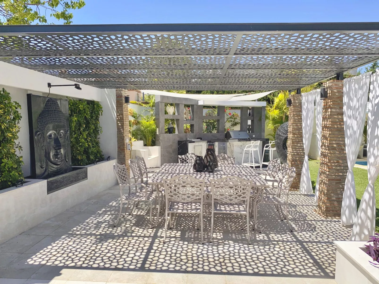 In der Nähe des Strandes, beheiztes Schwimmbad, Spielraum, Spielzimmer, etc - Buiten