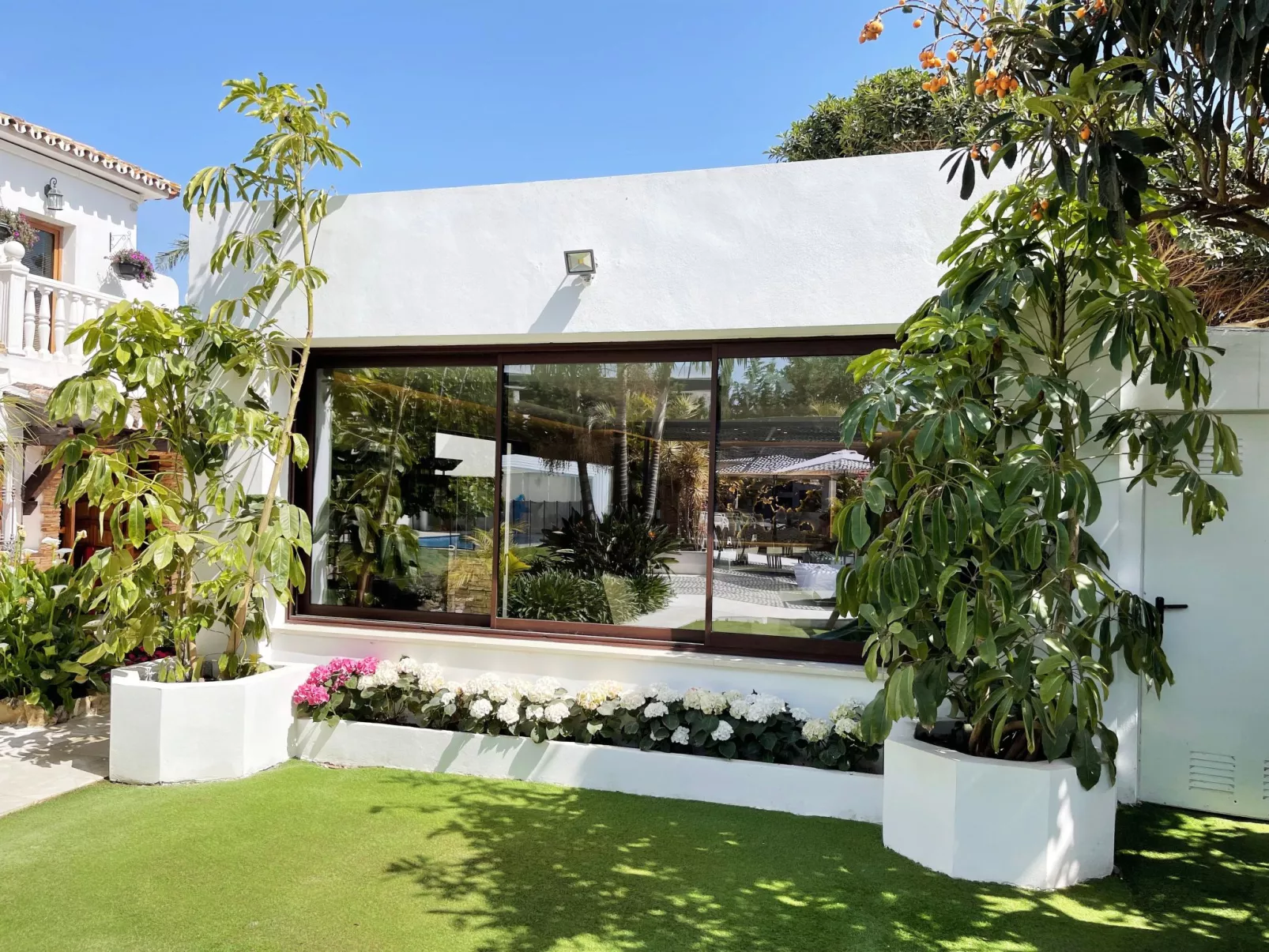 In der Nähe des Strandes, beheiztes Schwimmbad, Spielraum, Spielzimmer, etc - Buiten