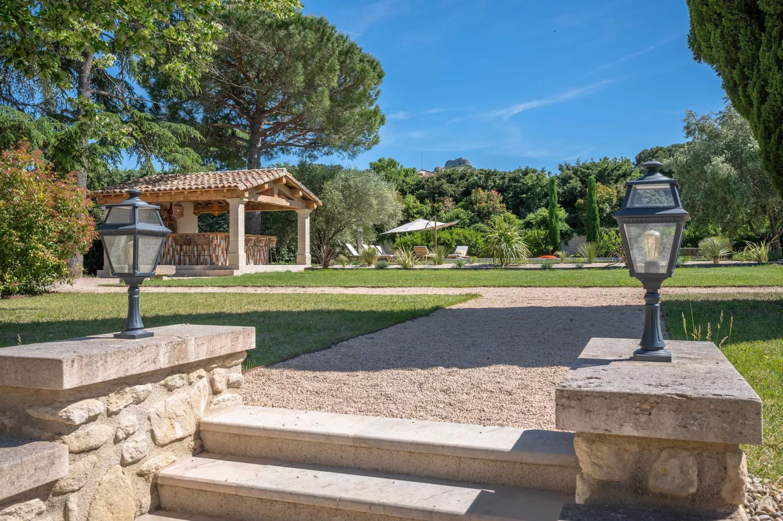 Mas prestigieux au coeur de Saint-Remy-de-Provence-Tuinen zomer