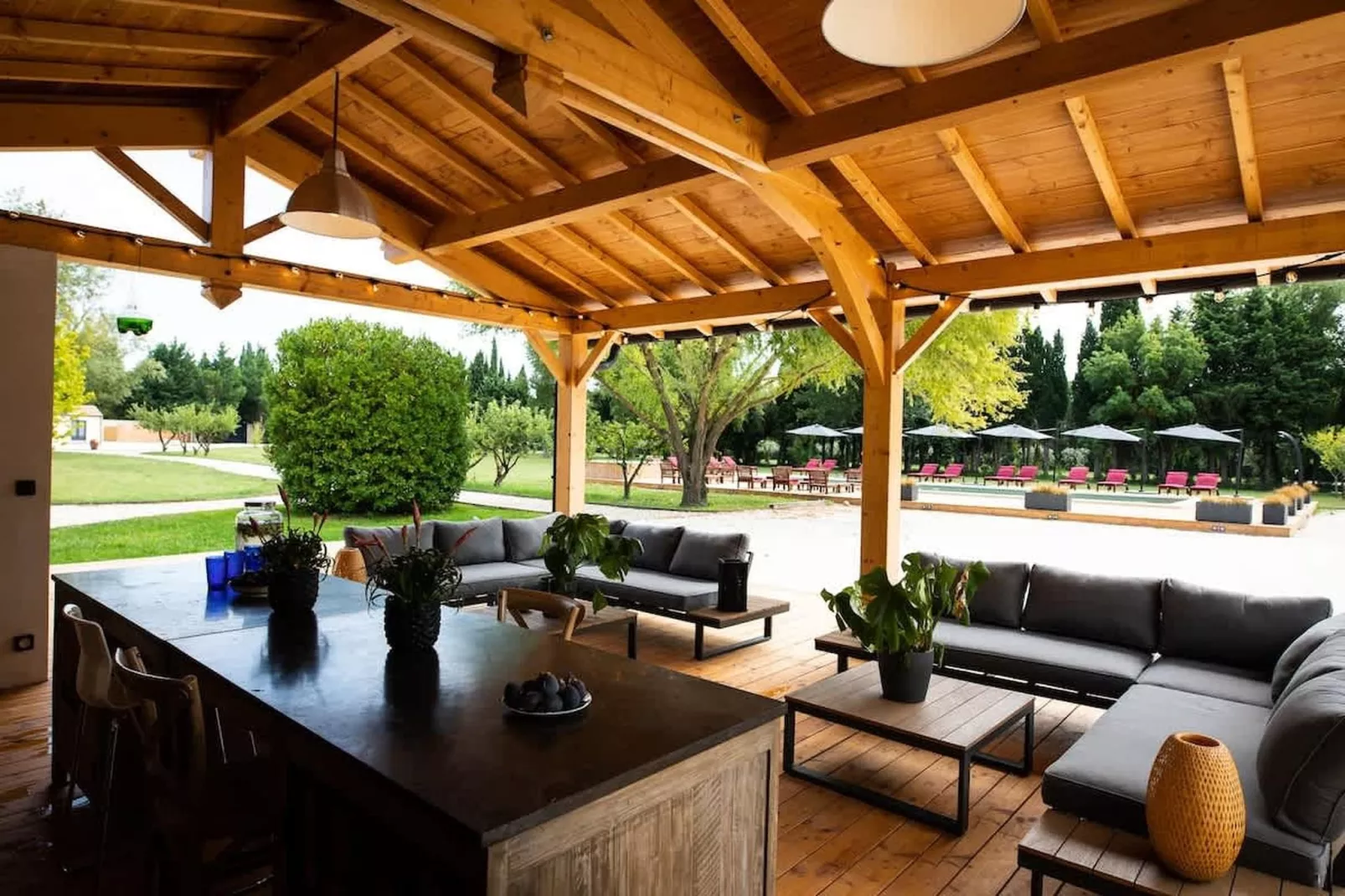 Charmant Mas Provençal avec piscine et jacuzzis-Terrasbalkon