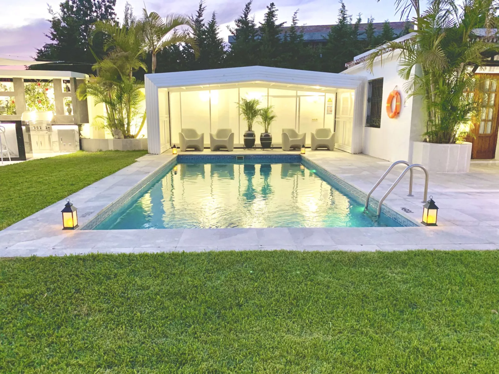 In der Nähe des Strandes, beheiztes Schwimmbad, Spielraum, Spielzimmer, etc - Buiten