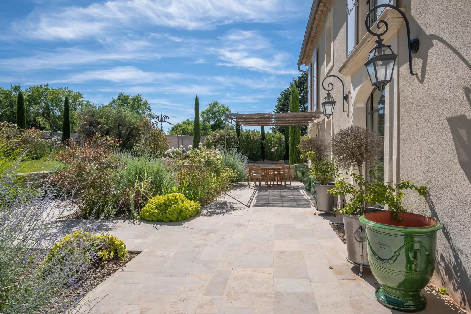 Mas prestigieux au coeur de Saint-Remy-de-Provence-Tuinen zomer