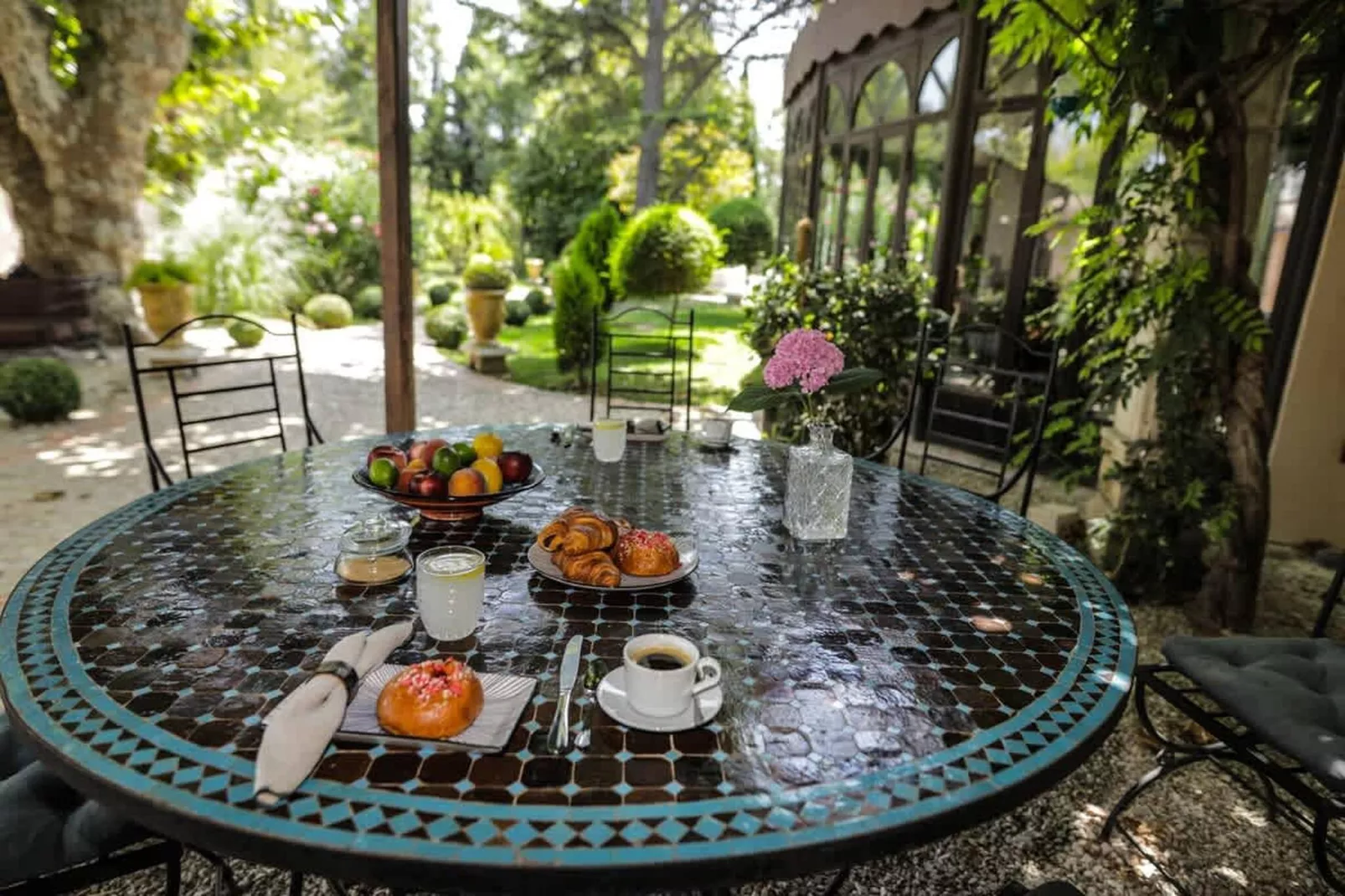 Charmant Mas Provençal avec piscine et jacuzzis-Terrasbalkon
