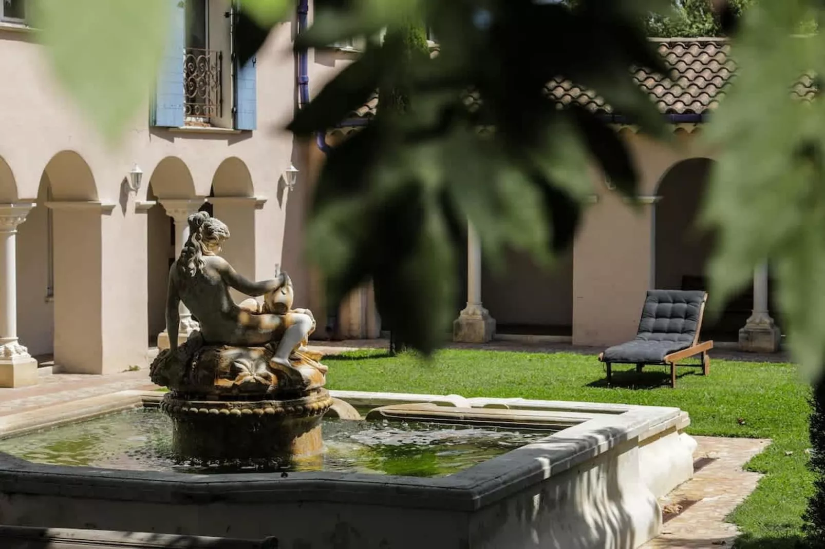 Charmant Mas Provençal avec piscine et jacuzzis-Tuinen zomer
