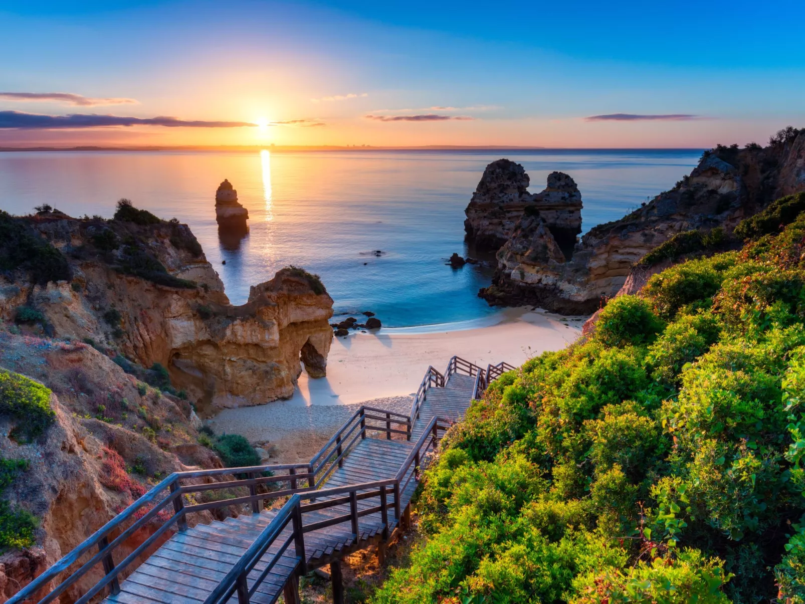 "Elena 2" mit Blick auf das Wasser - Image-tags.info