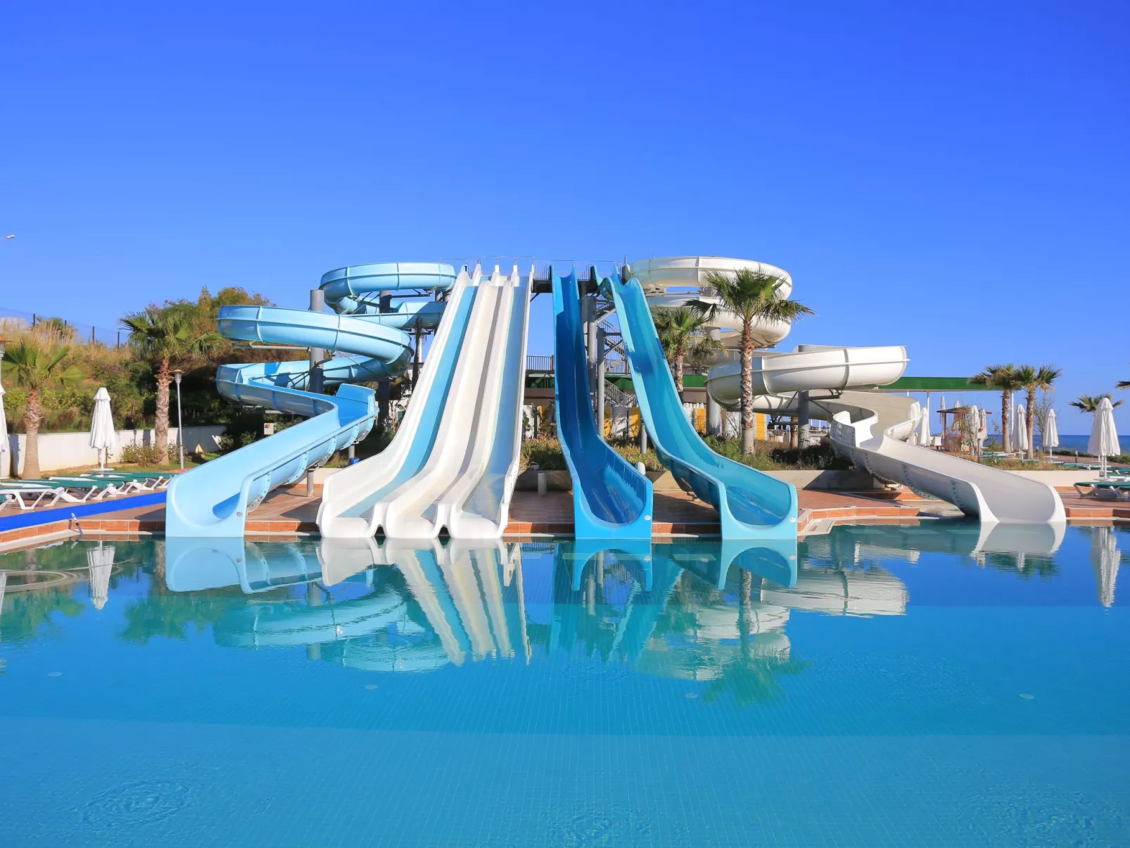 "Elena 2" mit Blick auf das Wasser - Image-tags.info