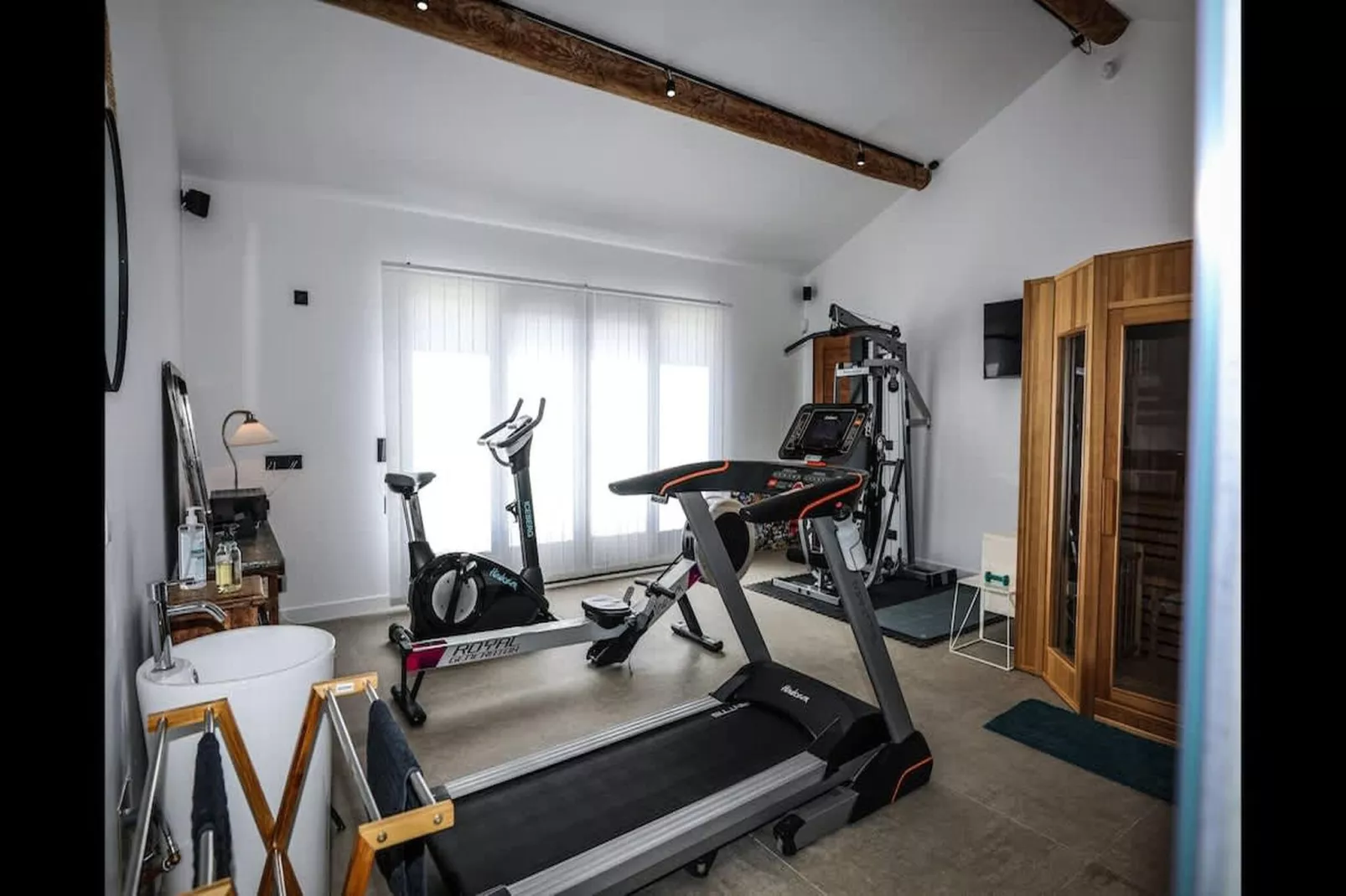 Charmant Mas Provençal avec piscine et jacuzzis-Sportzaal