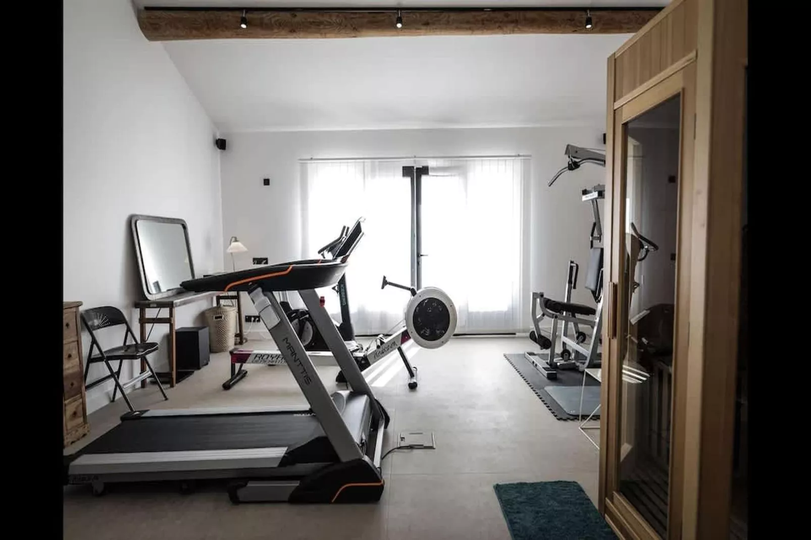 Charmant Mas Provençal avec piscine et jacuzzis-Sportzaal