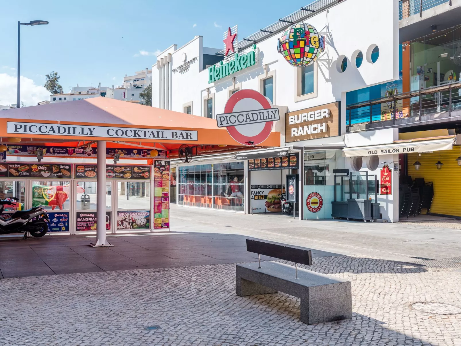 "Elena 2" mit Blick auf das Wasser - Image-tags.info