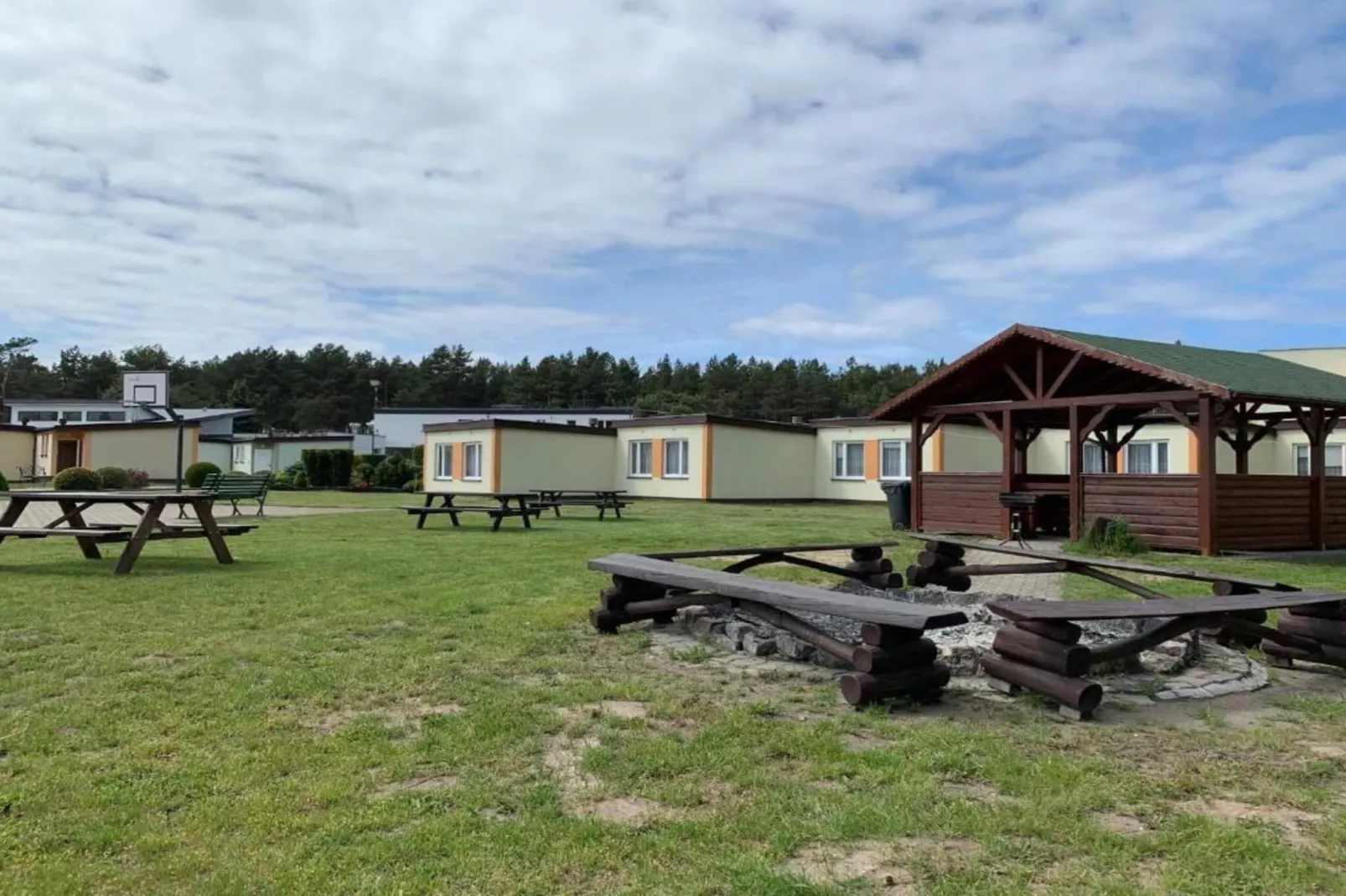 Domki wakacyjne JAROSZOWIEC domki 2-pokojowe Łazy - Buitenkant zomer